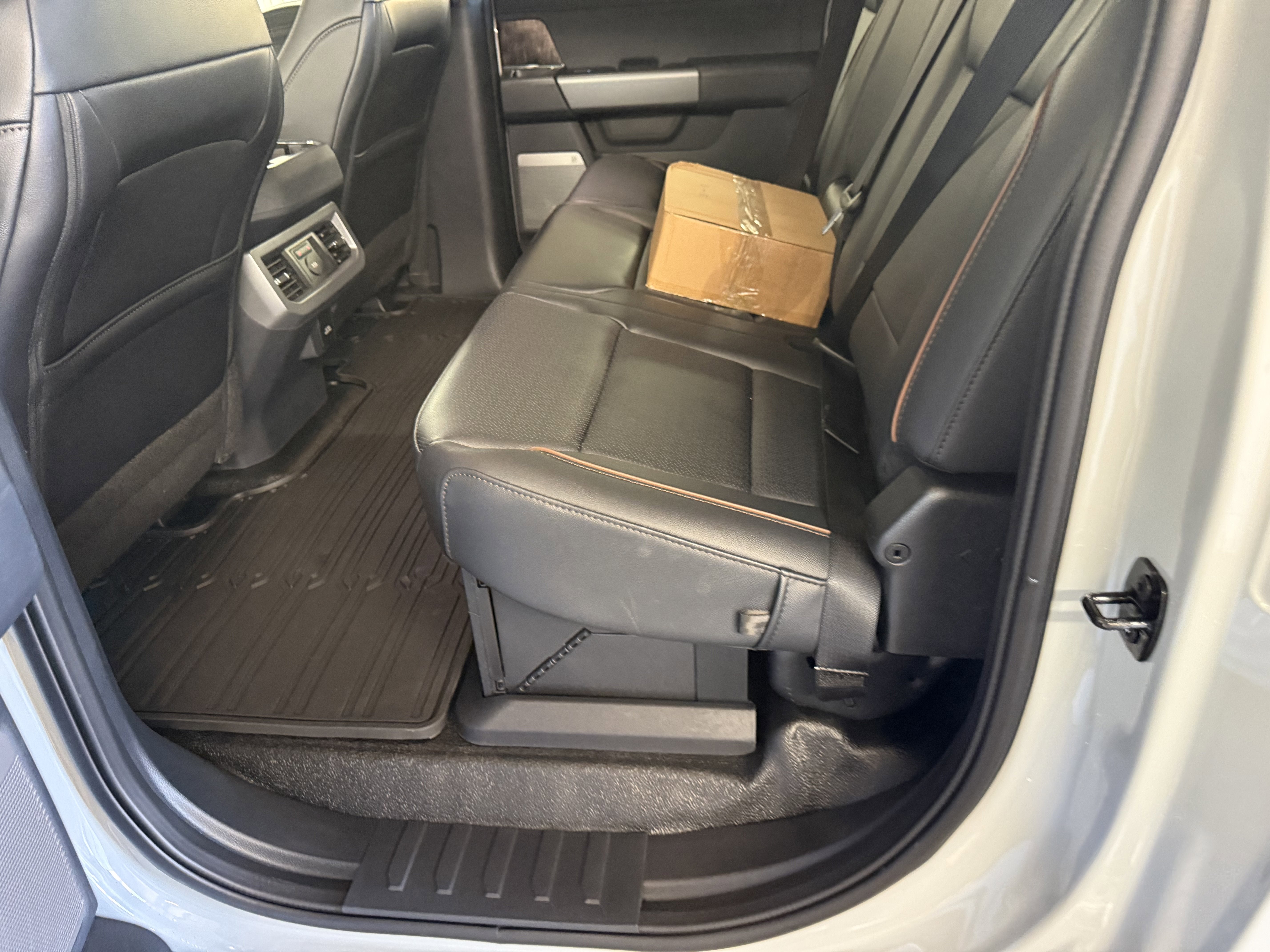 2026 Ford Super Duty F-350 SRW F-350® Lariat®