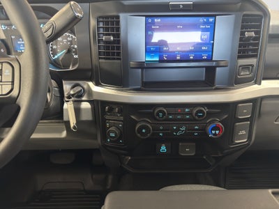 2027 Ford Super Duty F-350 SRW F-350® XLT