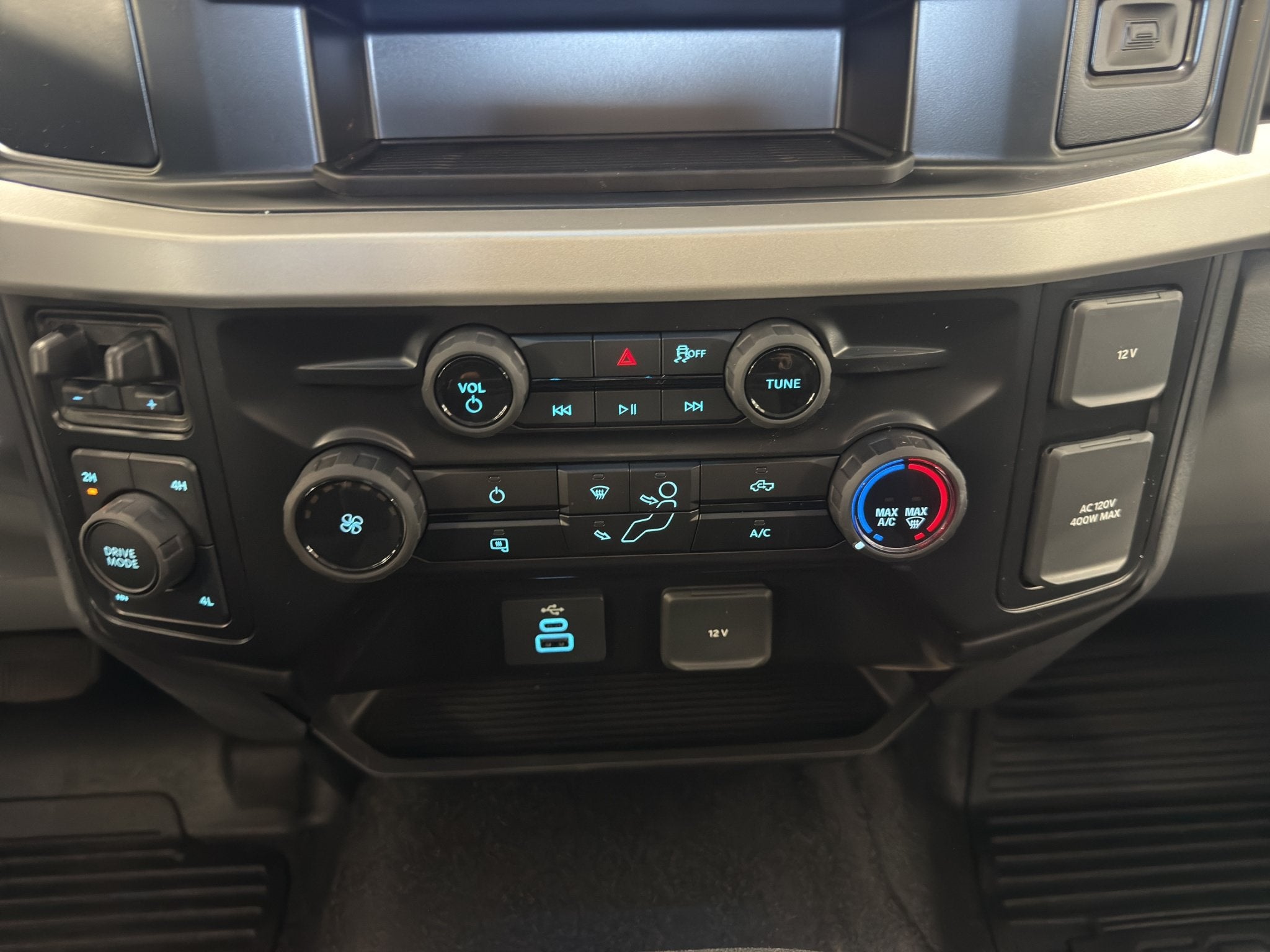 2027 Ford Super Duty F-350 SRW F-350® XLT