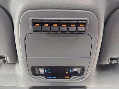 2027 Ford Super Duty F-350 SRW F-350® XLT