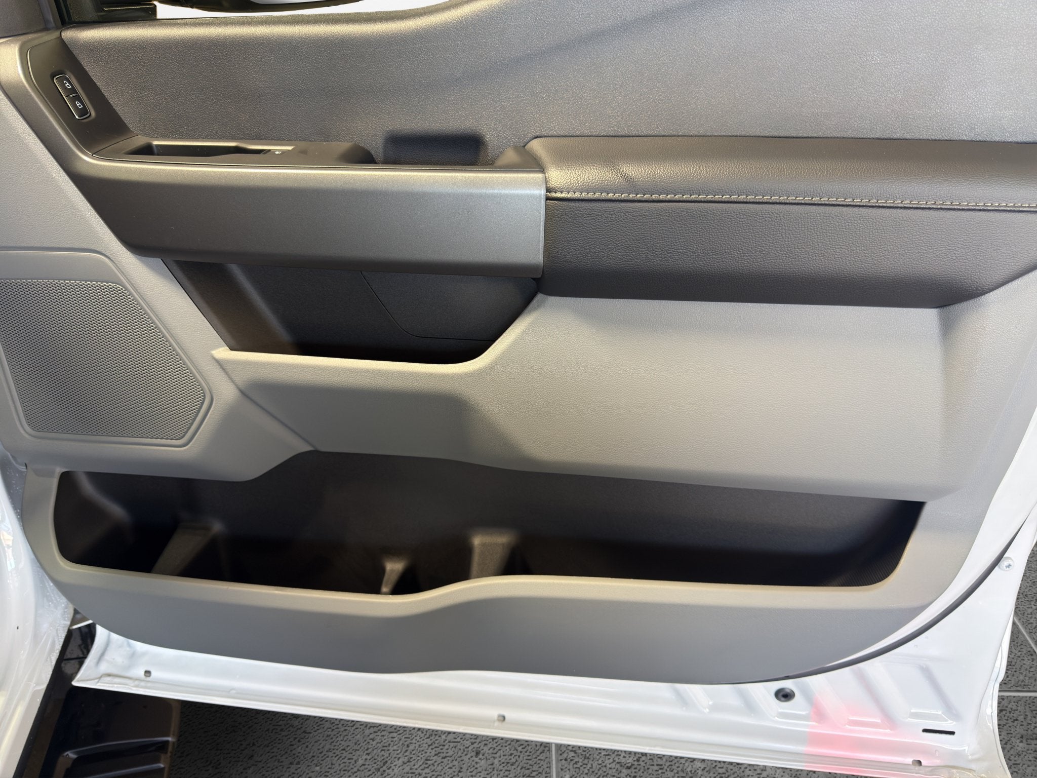 2027 Ford Super Duty F-350 SRW F-350® XLT