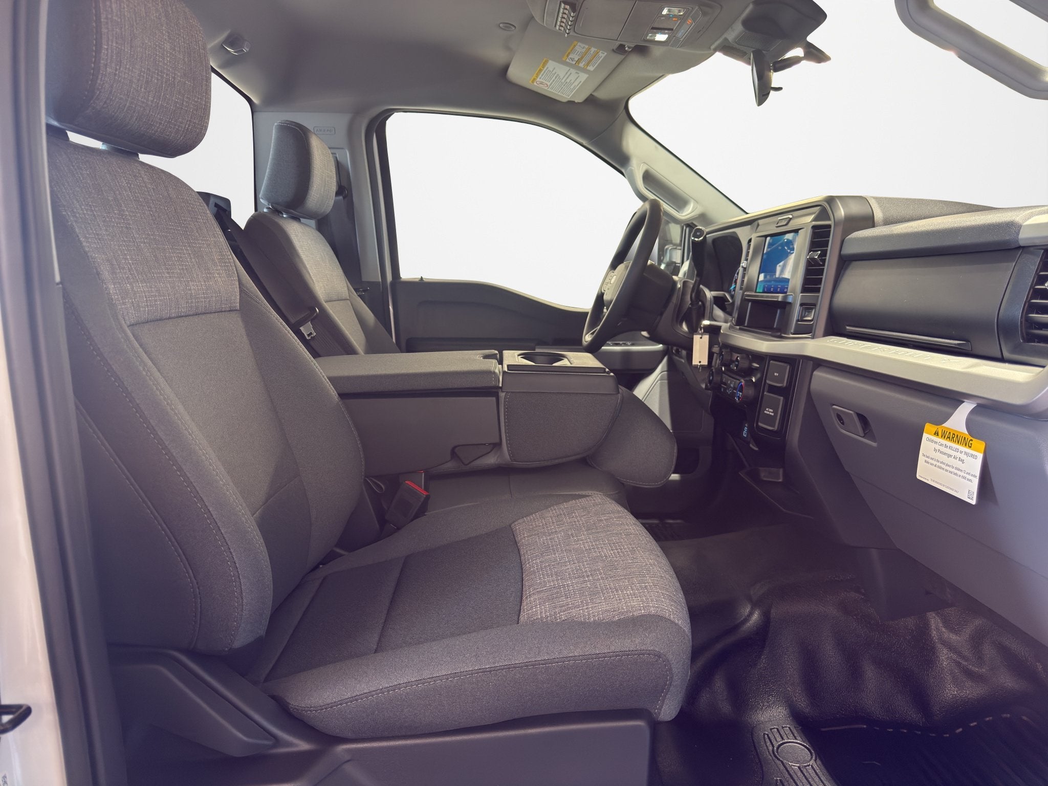 2027 Ford Super Duty F-350 SRW F-350® XLT