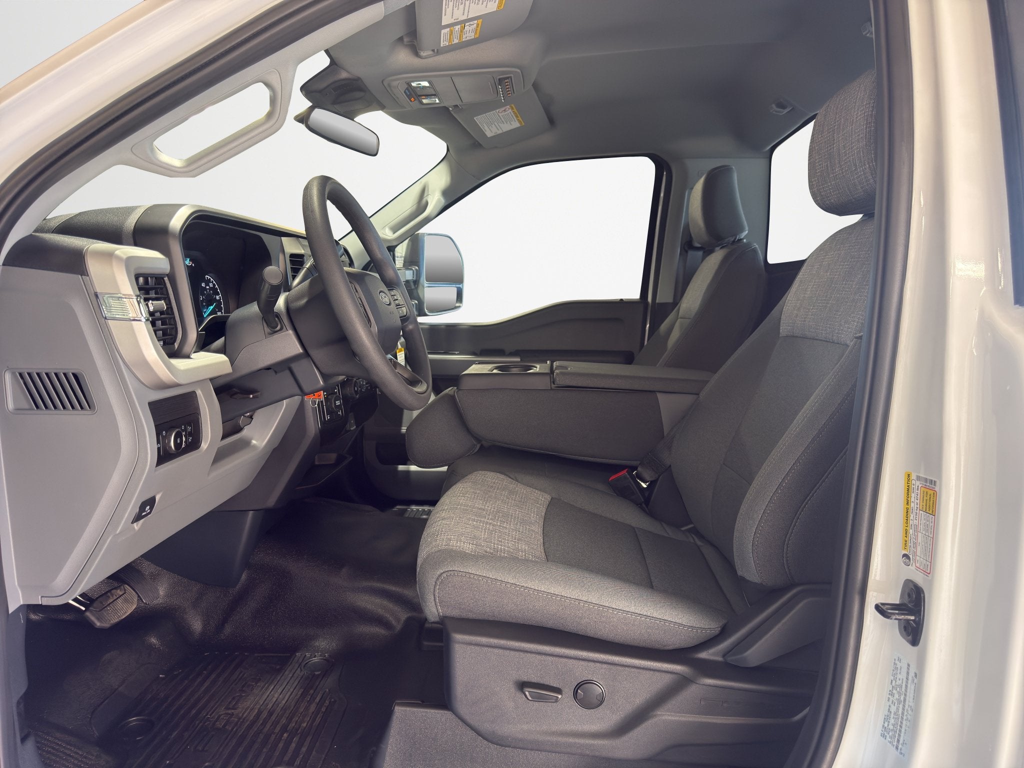 2027 Ford Super Duty F-350 SRW F-350® XLT