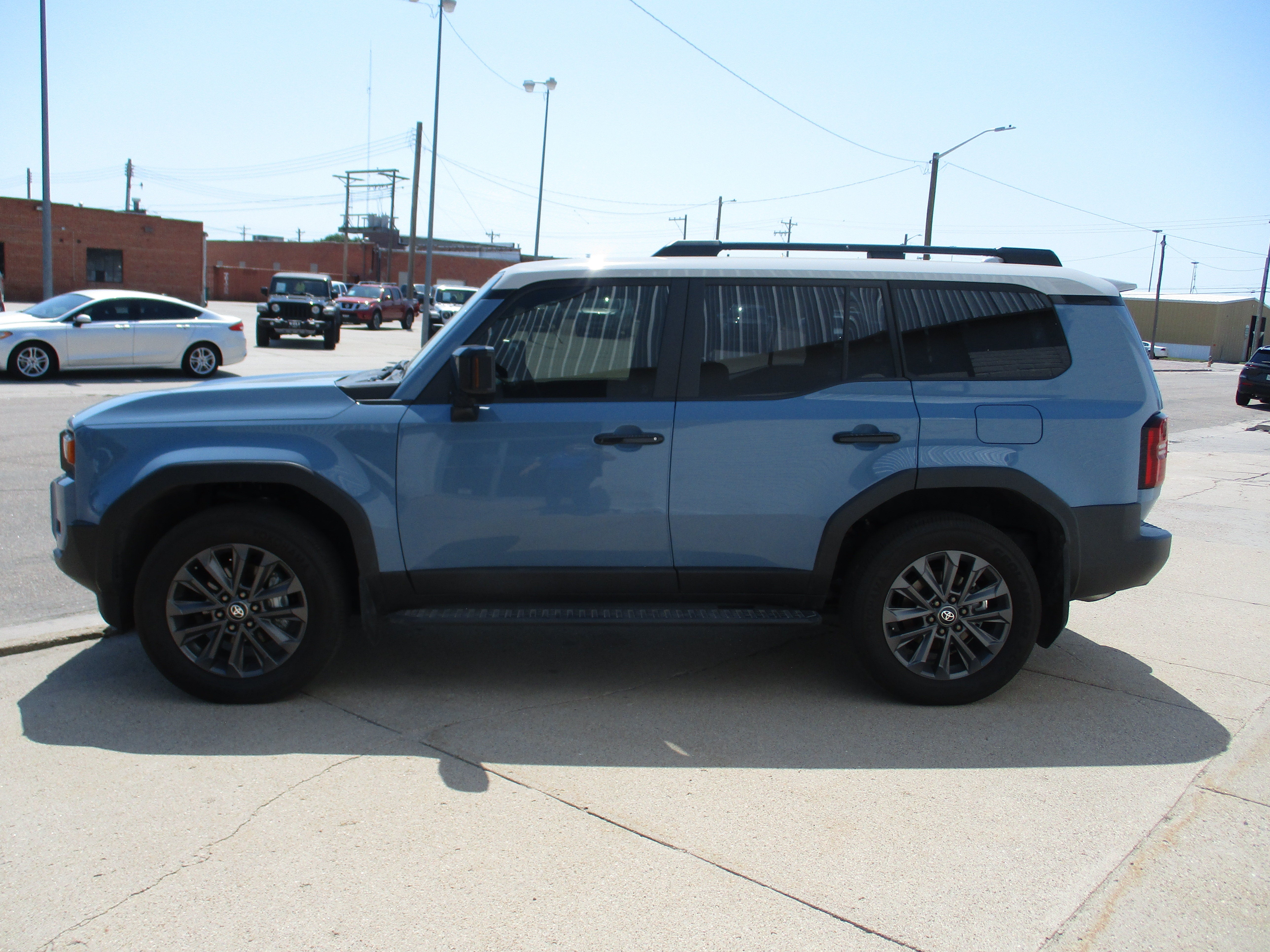 2025 Toyota Land Cruiser 4WD (Natl)