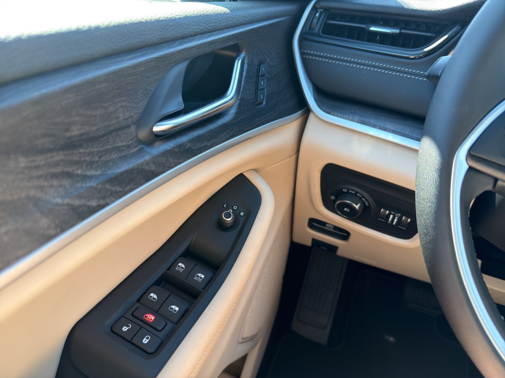 2027 Jeep Grand Cherokee GRAND CHEROKEE LIMITED 4X4