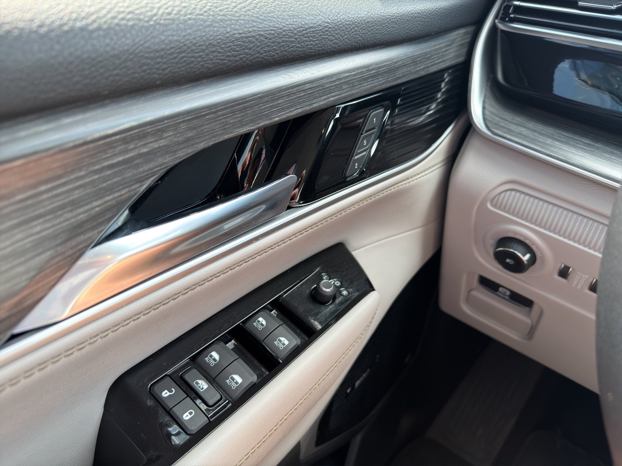 2023 Jeep Wagoneer L Series III 4x4