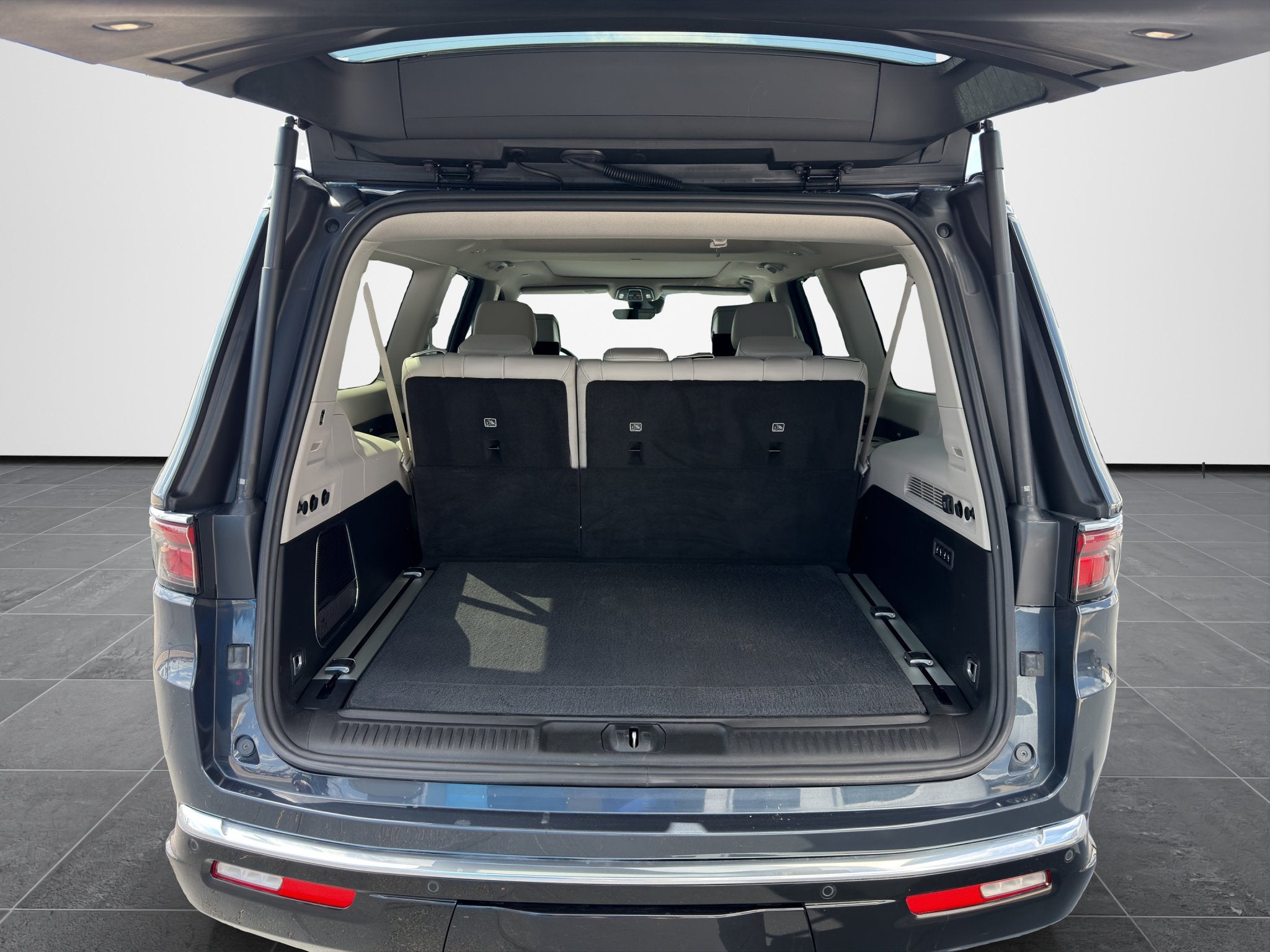 2023 Jeep Wagoneer L Series III 4x4