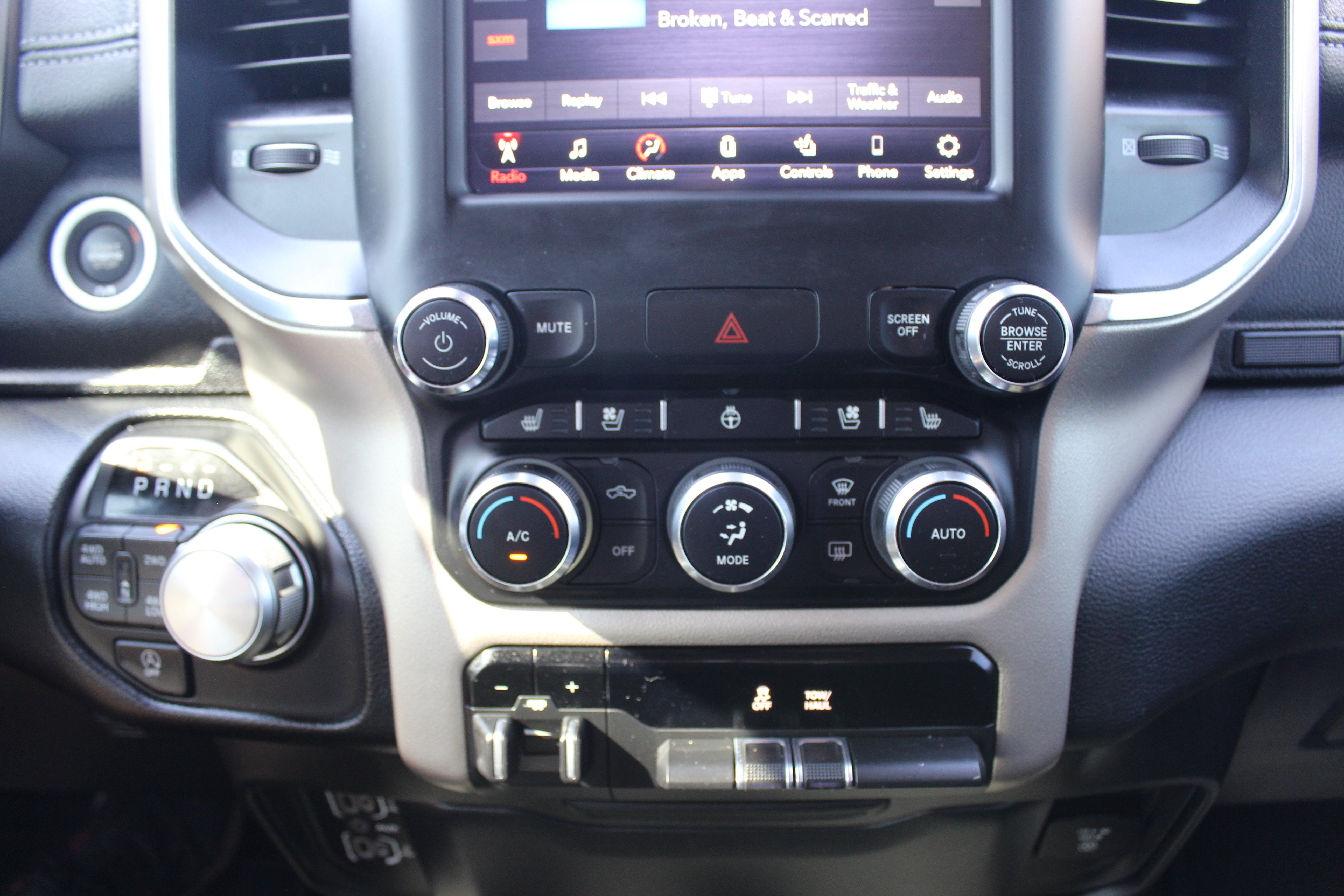 2021 RAM 1500 Laramie Crew Cab 4x4 5'7' Box