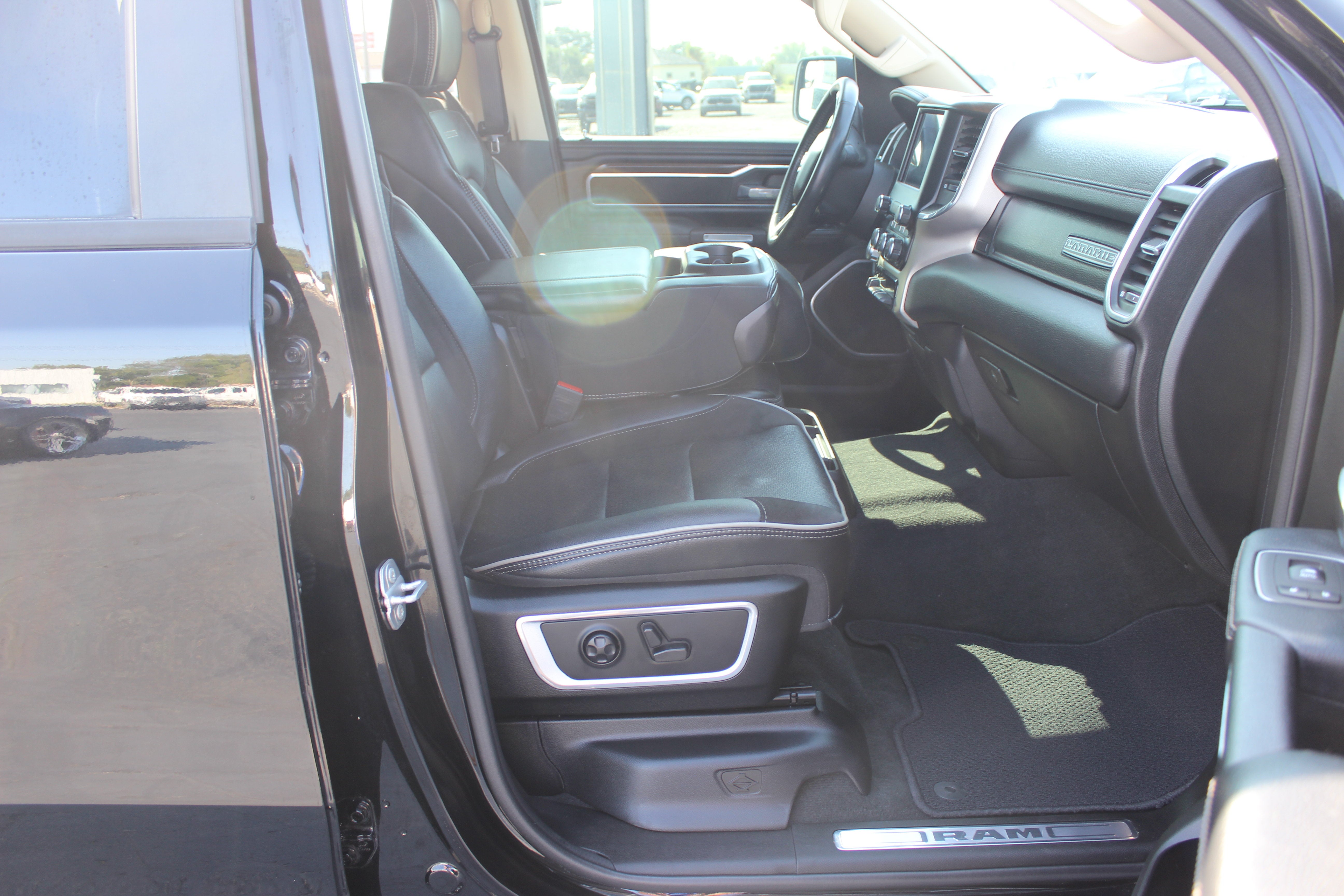2021 RAM 1500 Laramie Crew Cab 4x4 5'7' Box