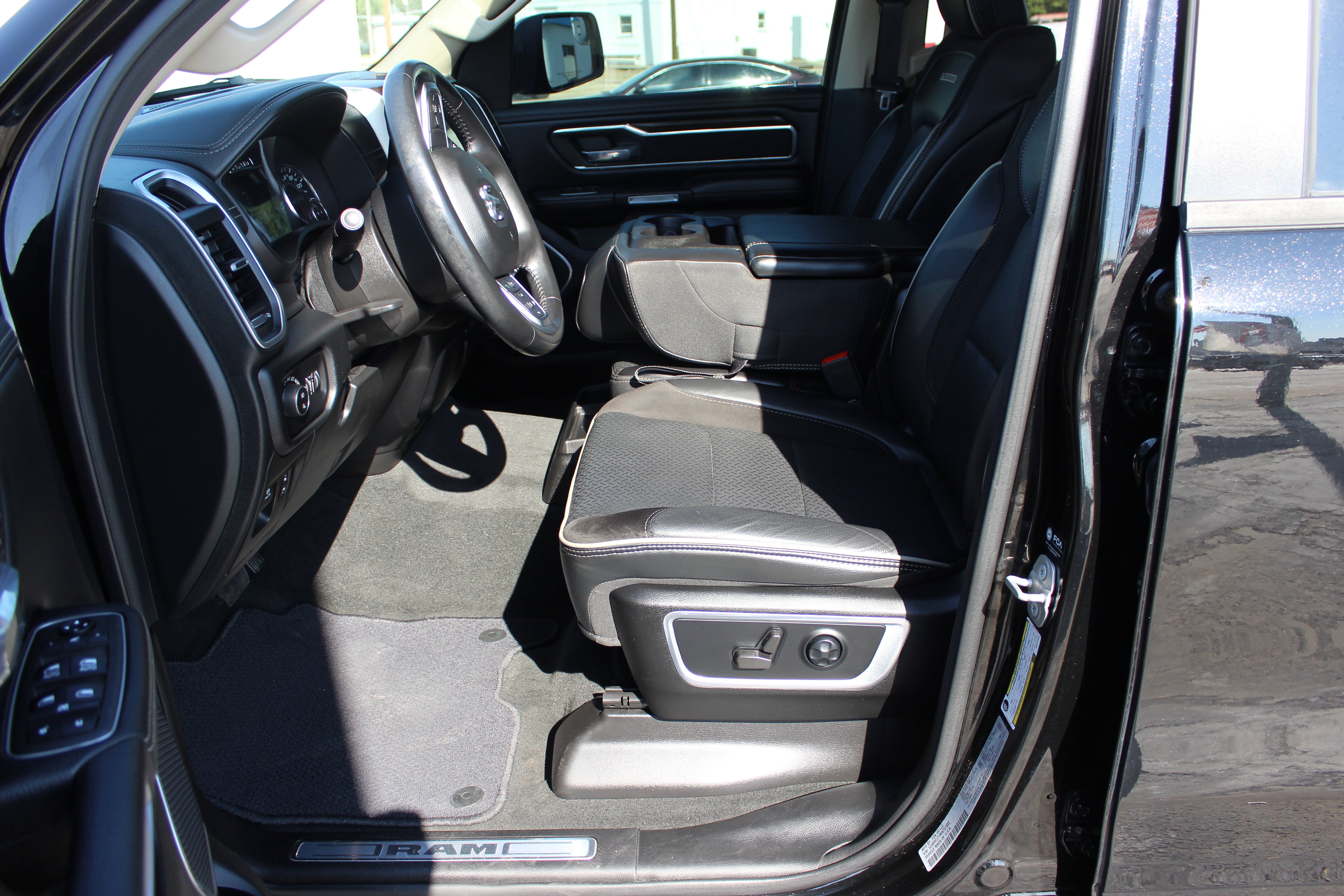 2021 RAM 1500 Laramie Crew Cab 4x4 5'7' Box