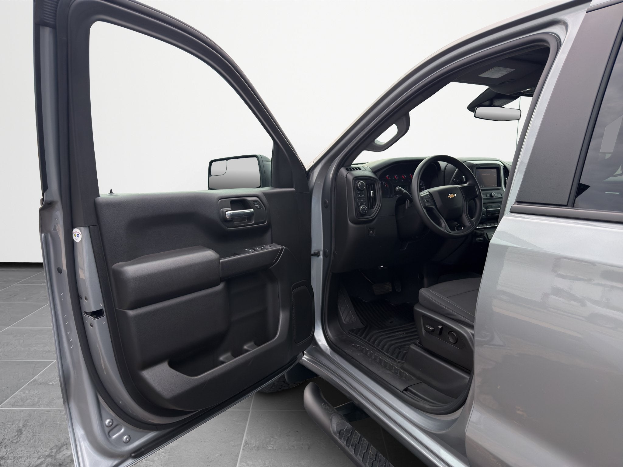 2023 Chevrolet Silverado 1500 4WD Crew Cab Short Bed Custom