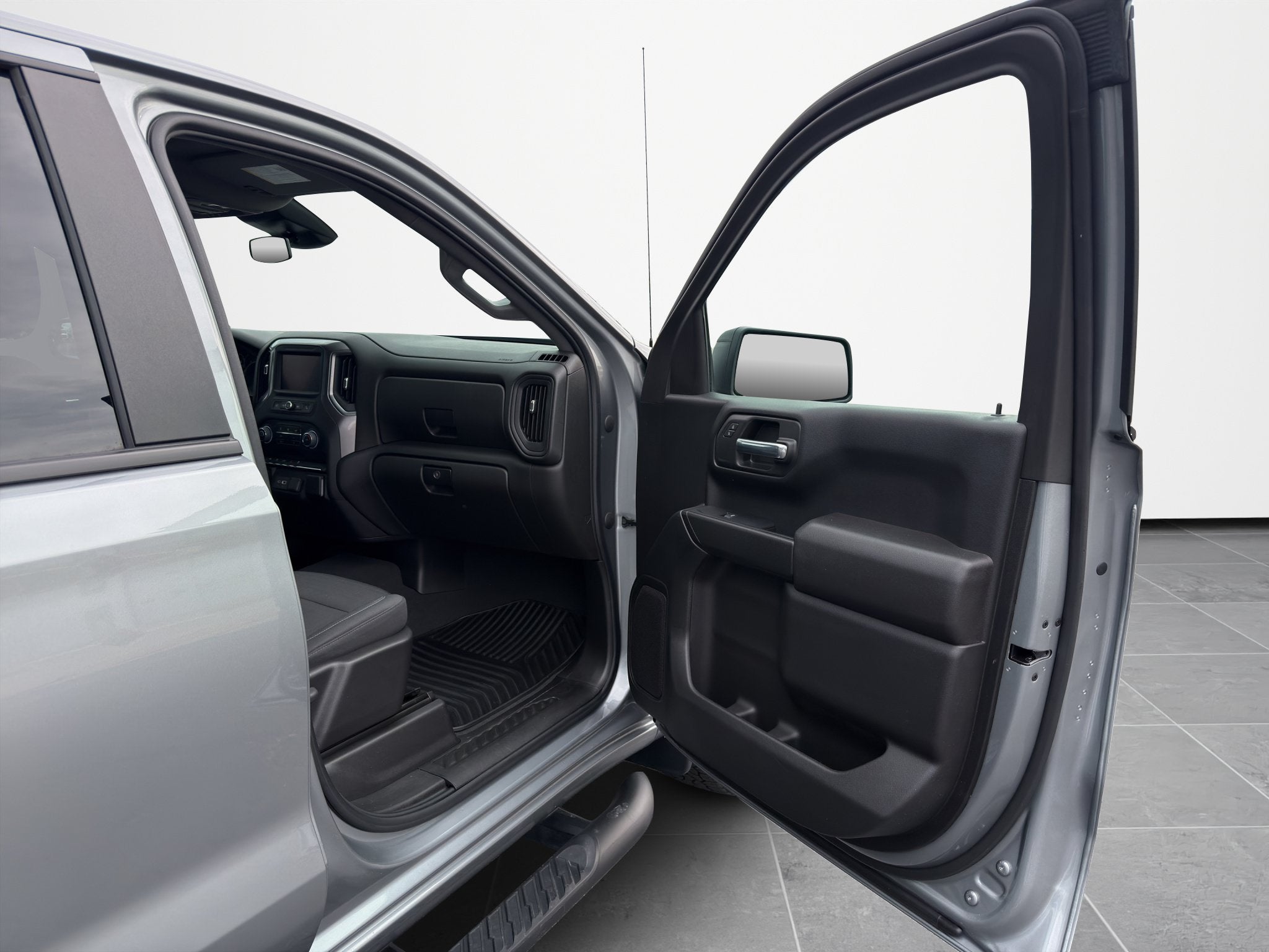 2023 Chevrolet Silverado 1500 4WD Crew Cab Short Bed Custom