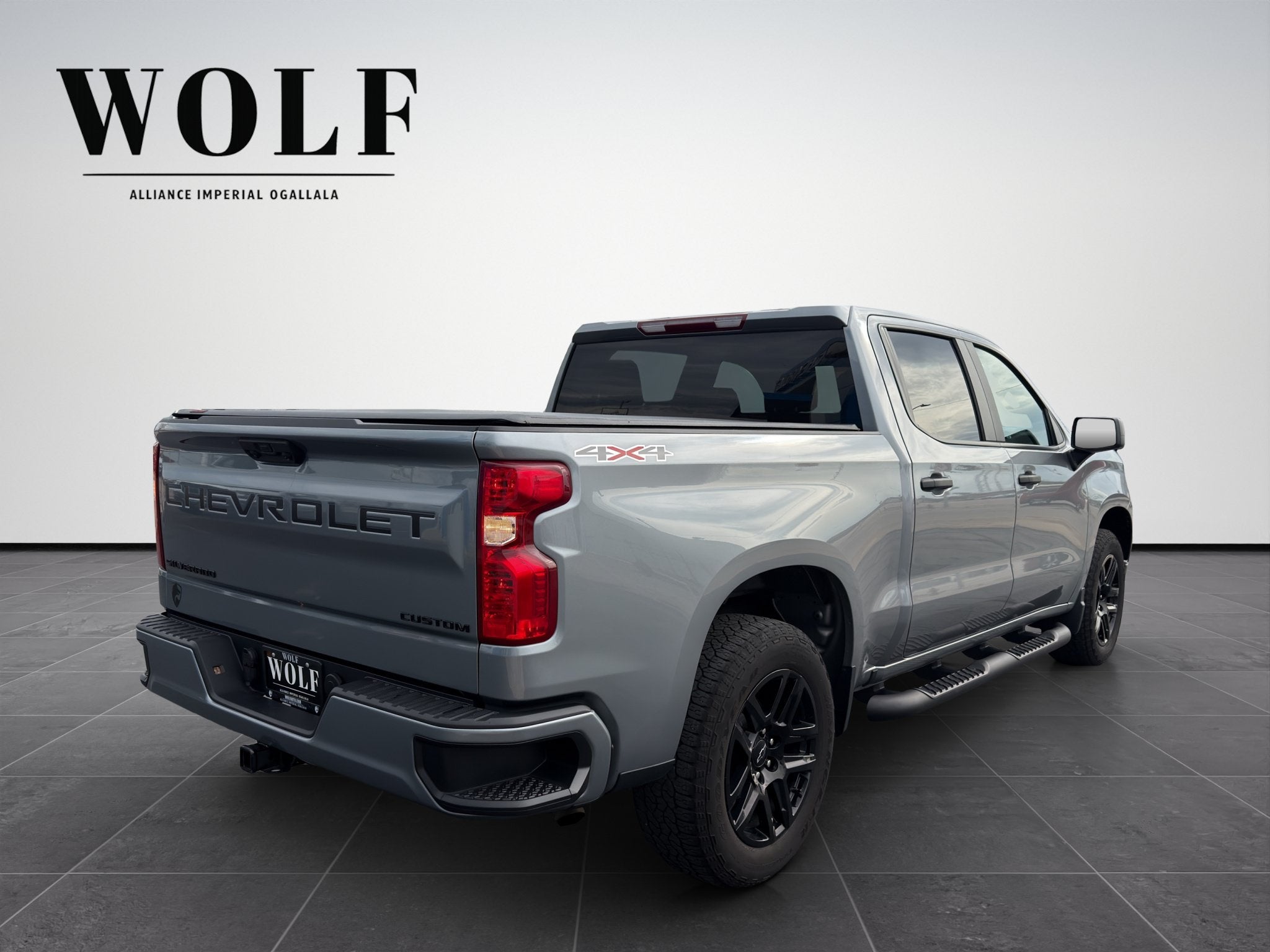 2023 Chevrolet Silverado 1500 4WD Crew Cab Short Bed Custom