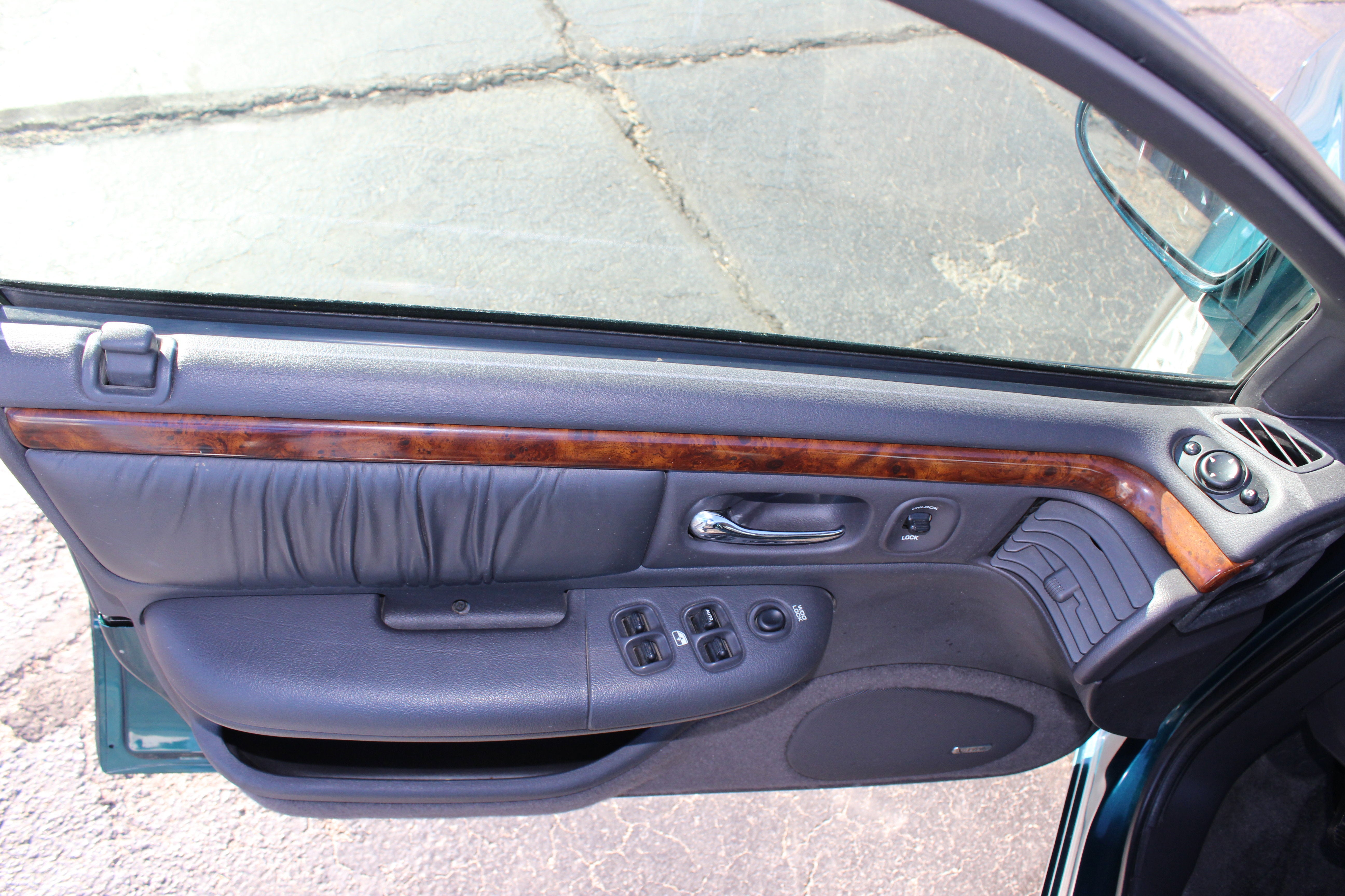 1994 Chrysler LHS 4dr Sedan