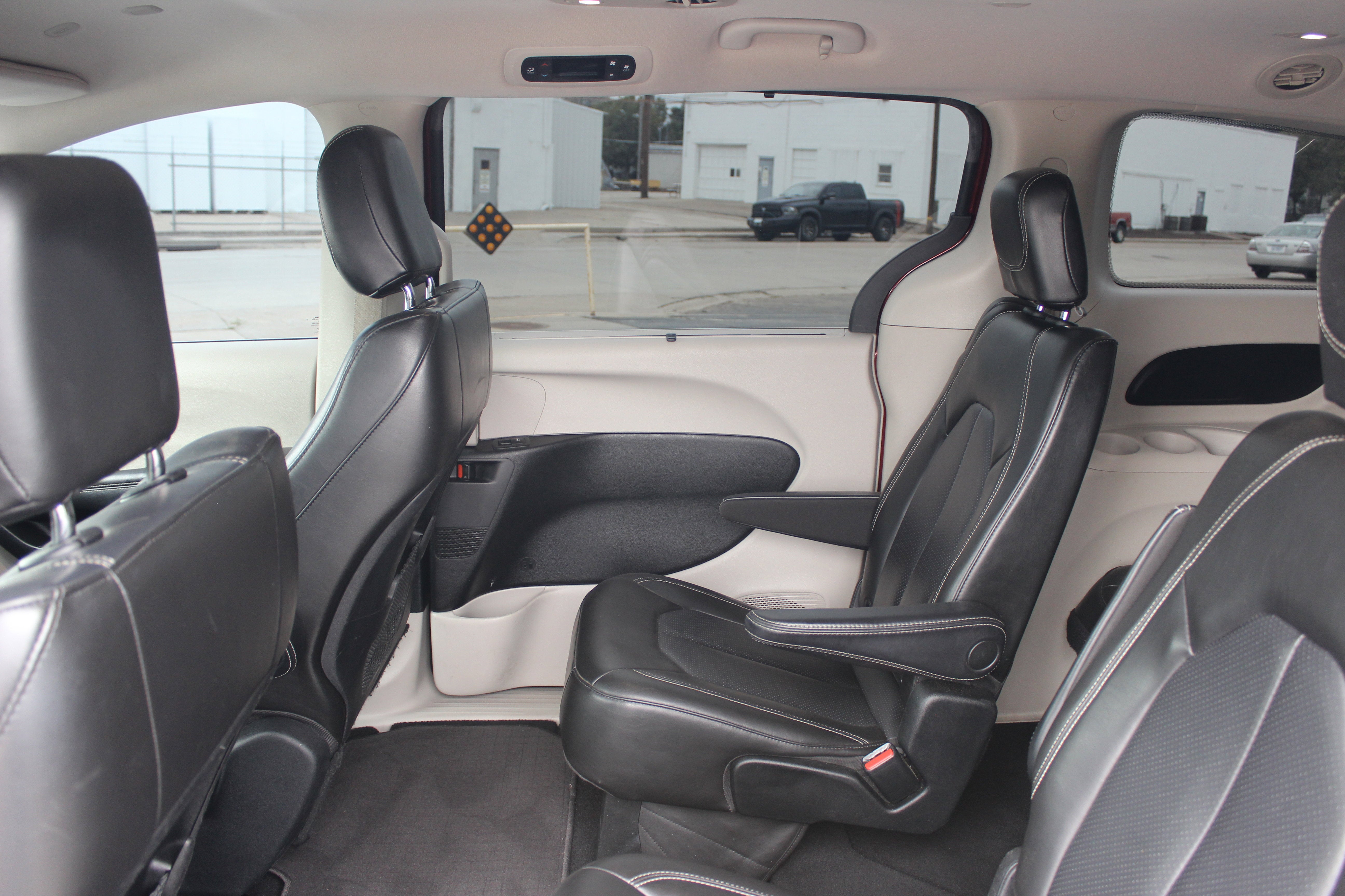 2020 Chrysler Voyager LXI