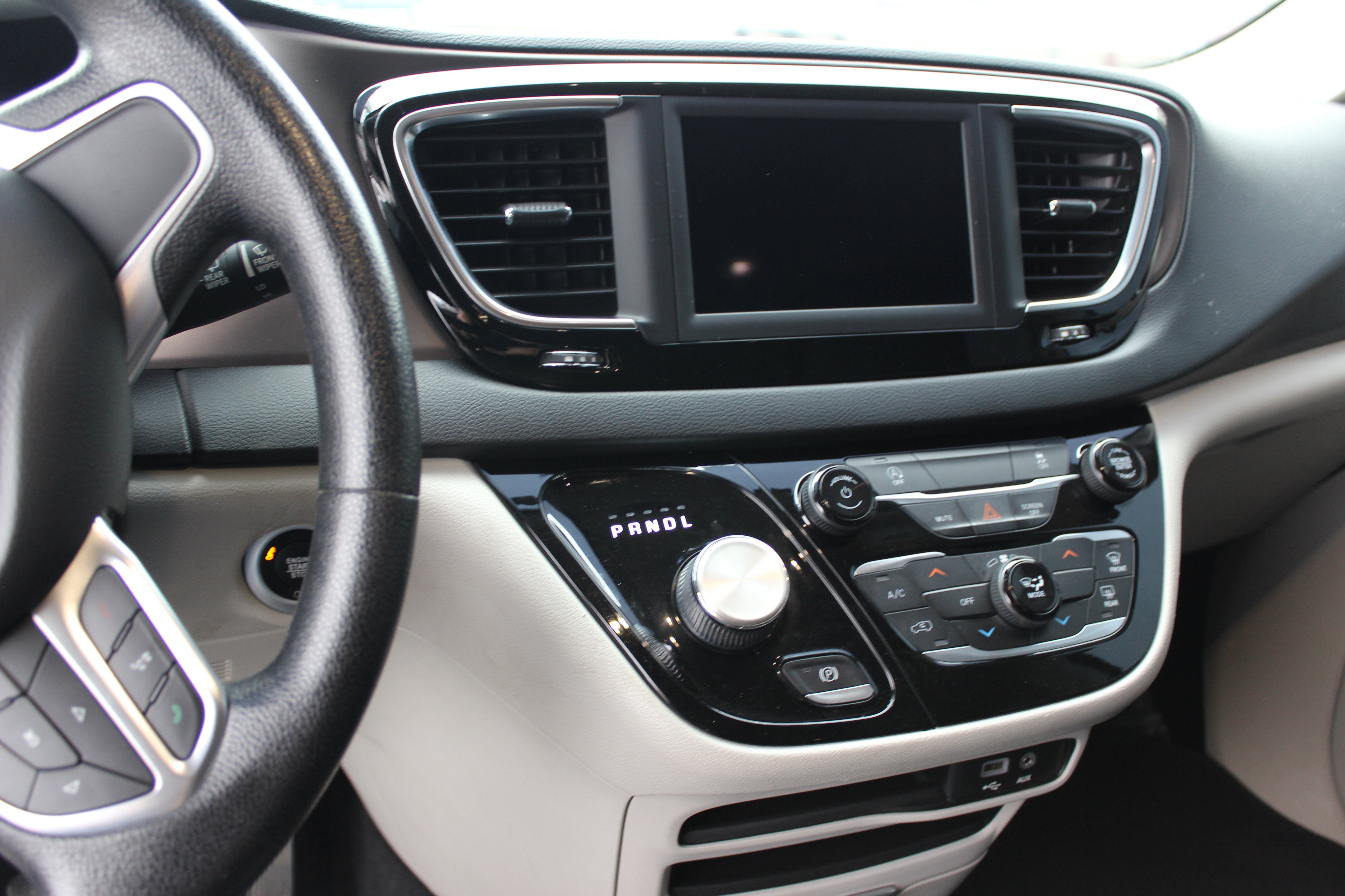 2020 Chrysler Voyager LXI