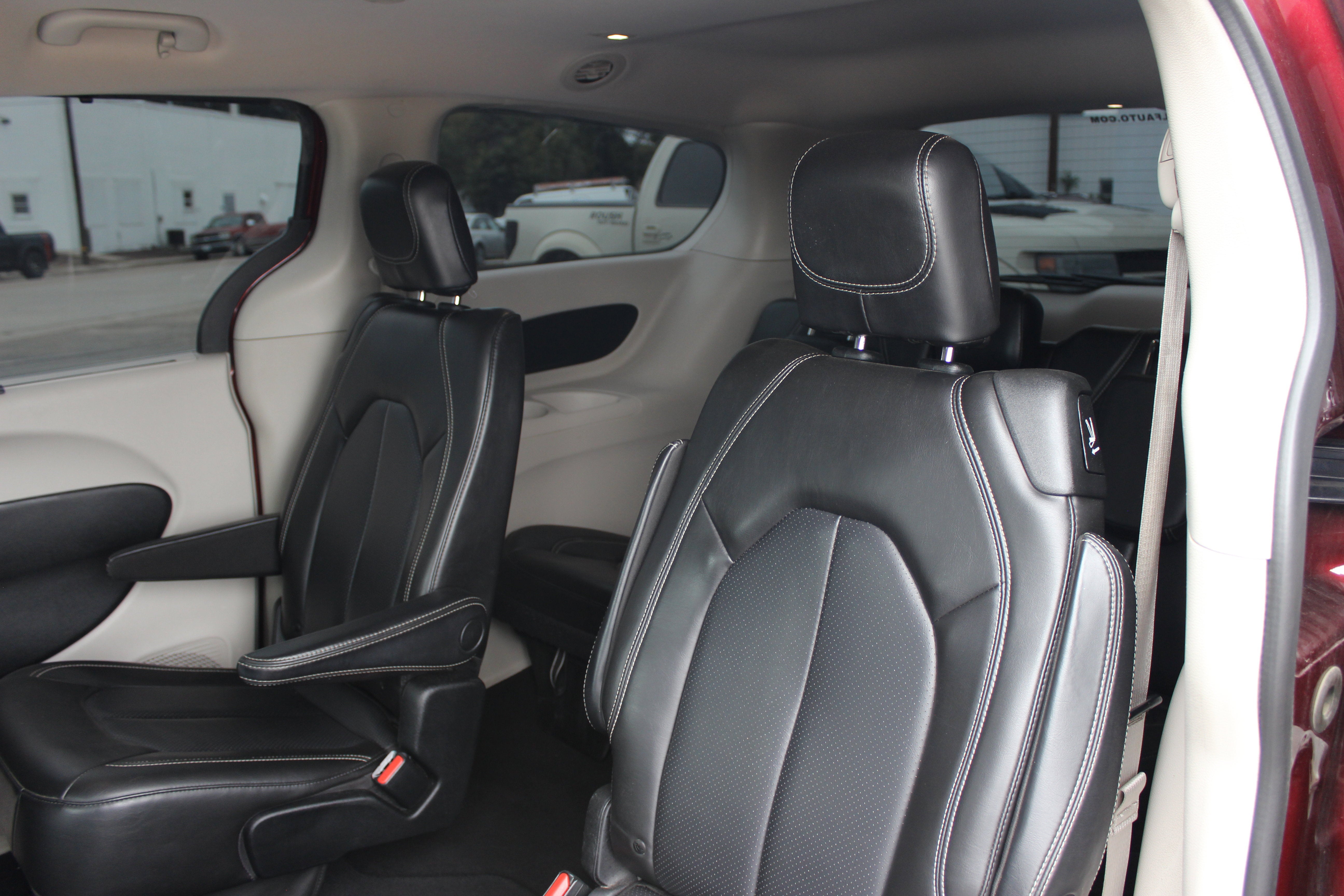 2020 Chrysler Voyager LXI