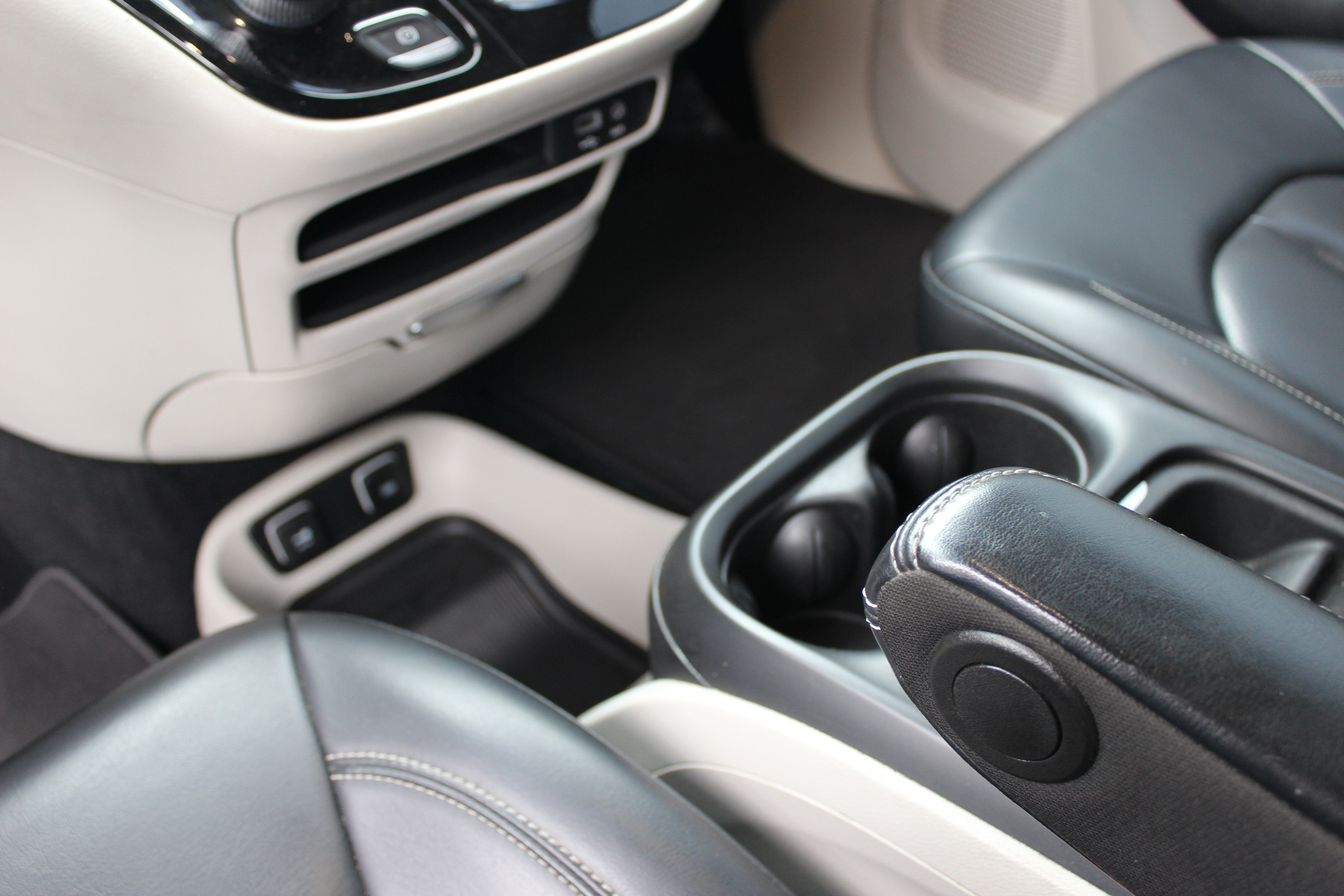 2020 Chrysler Voyager LXI