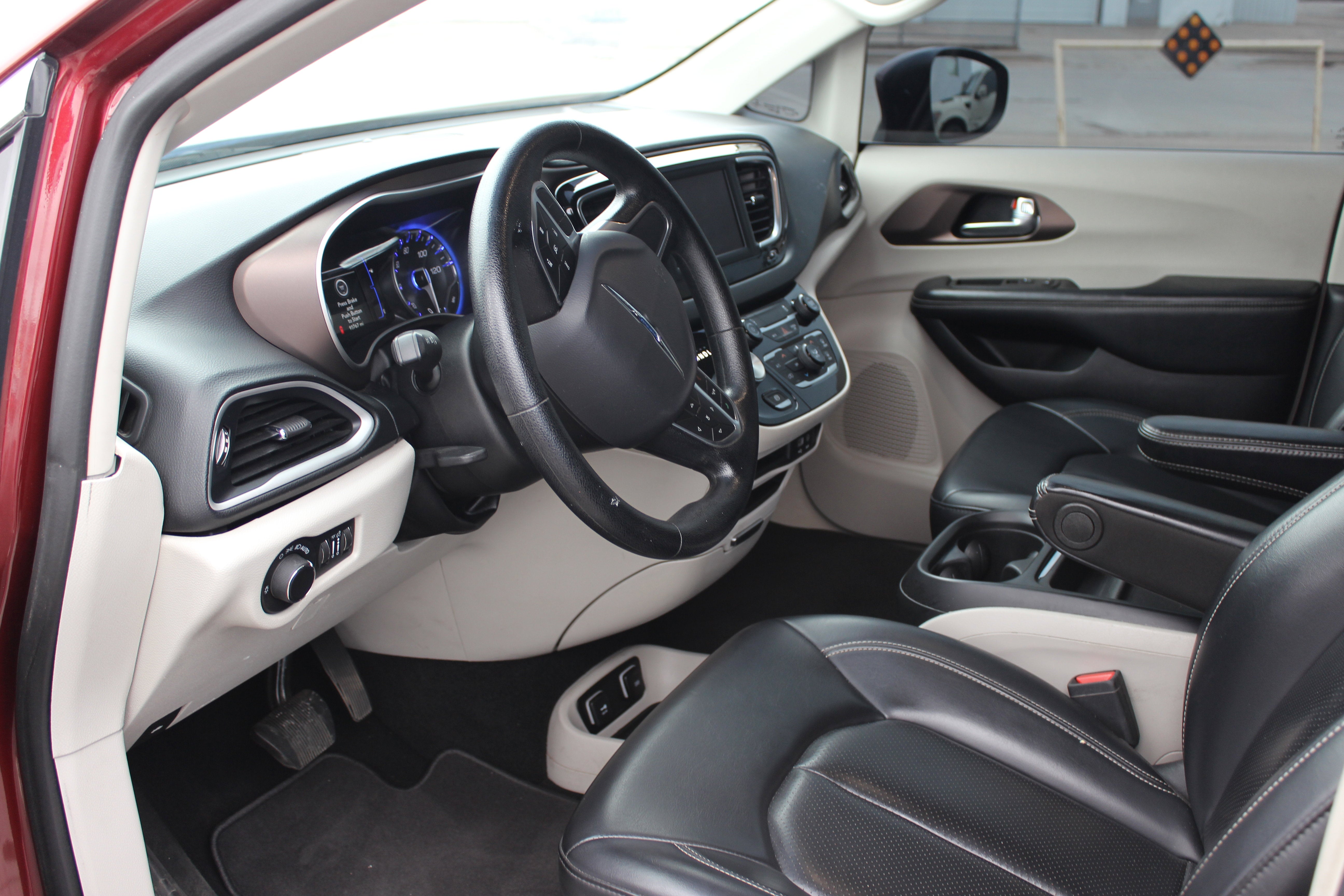 2020 Chrysler Voyager LXI