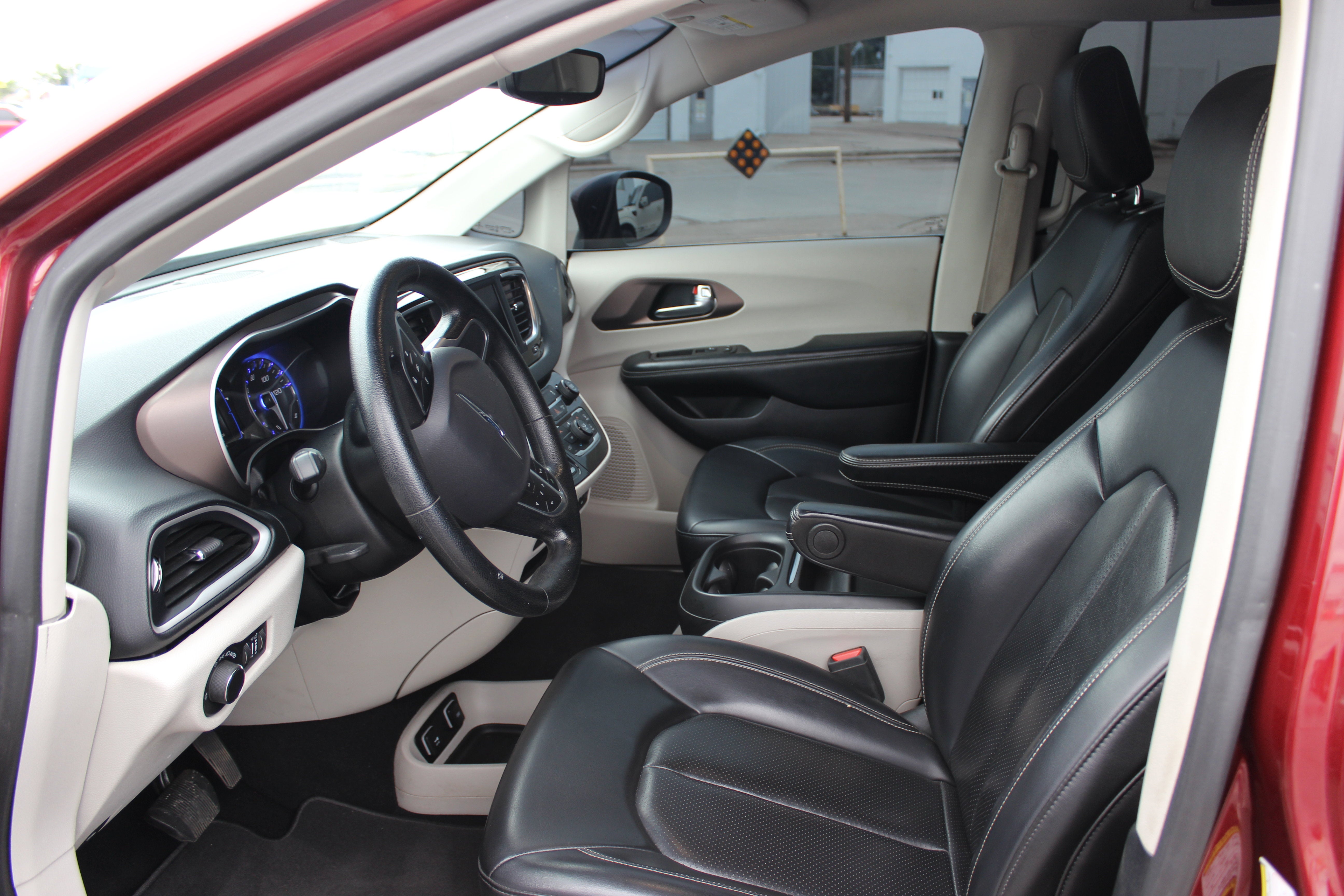 2020 Chrysler Voyager LXI