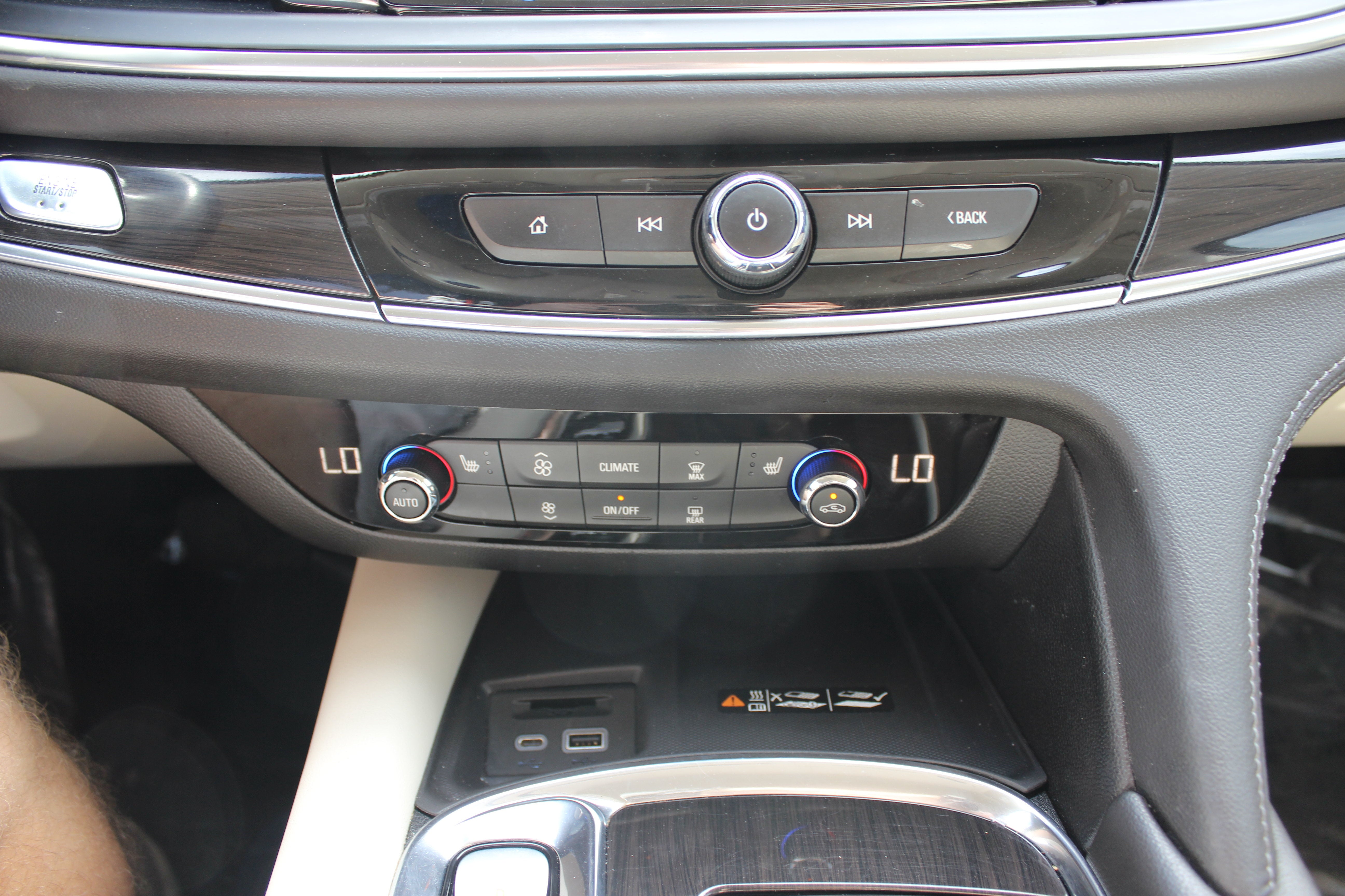 2023 Buick Enclave Essence